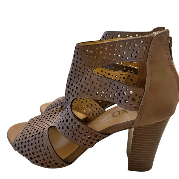 XOXO Womens Beamer Faux Leather Laser Cut Heel Sandals Tan - Picture 6 of 9